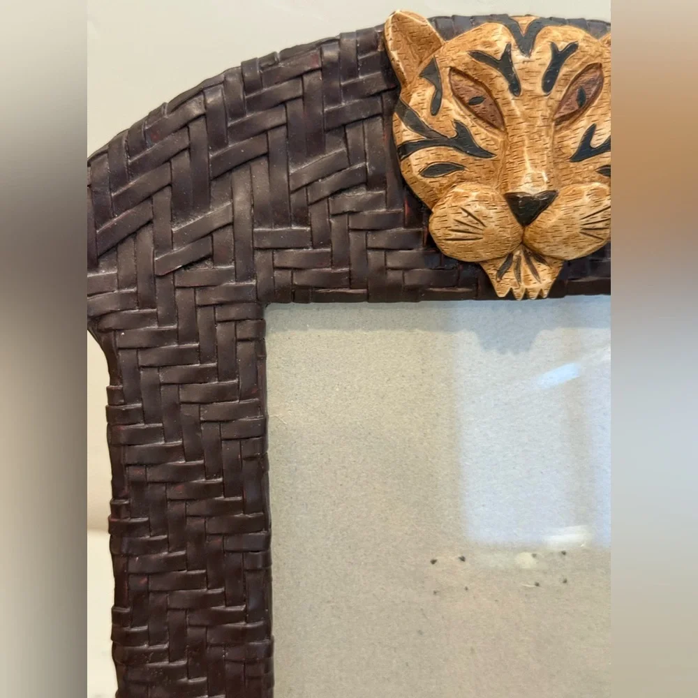 Vintage‎ Brown Woven Picture Frame 6x4” photo with Gold Tiger Accent